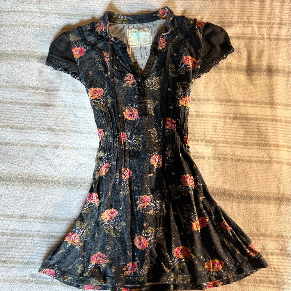 Free people babydoll w tie in the back Floral Black shirt